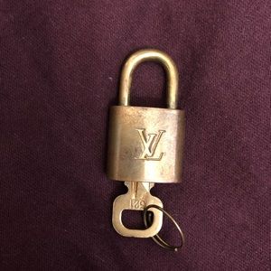 Pre-loved LV Lock & Key Set 321